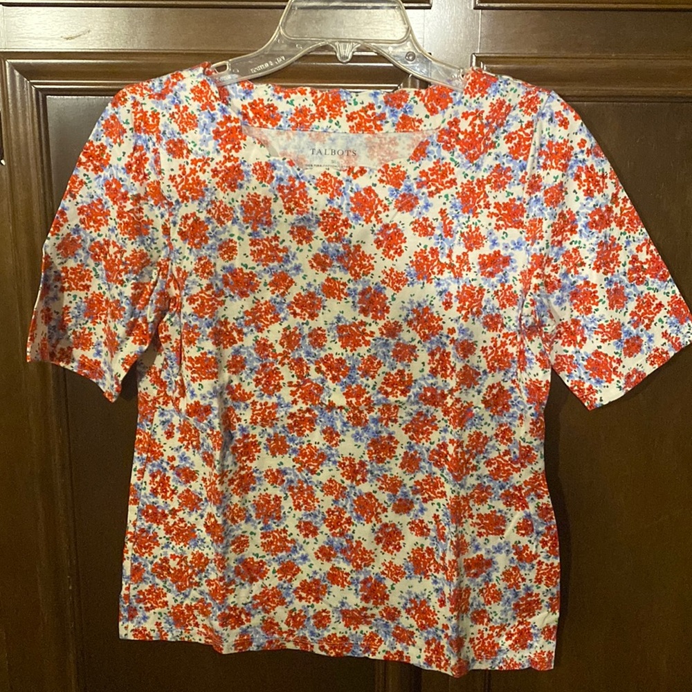 Fun Talbots flowery ladies scalloped neck short sleeve cotton tee